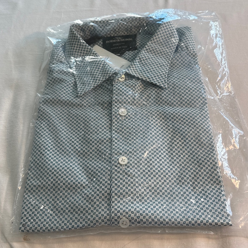 Rodd & Gunn Men Medium long sleeve Blue/Green Geometric Print Shirt. New in bag